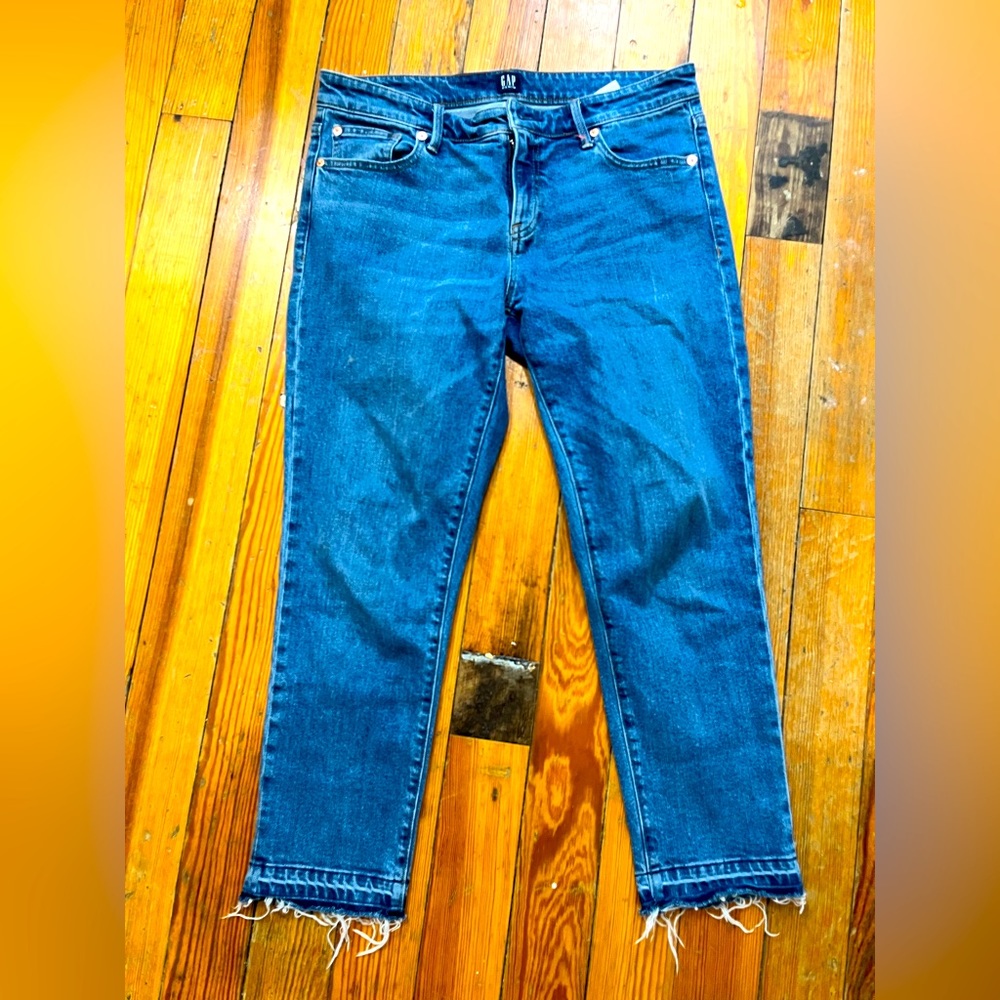 Gap size 29 girlfriend cropped jean